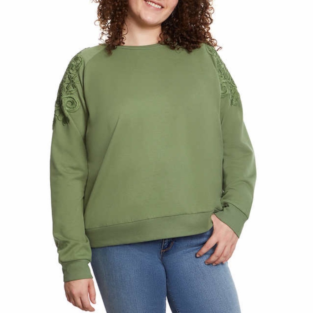 NWT Gloria Vanderbilt Ladies' Pullover with Lace